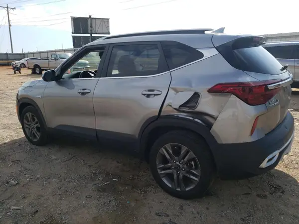 KNDEUCAAXM7174268 2021 KIA SELTOS - Image 2