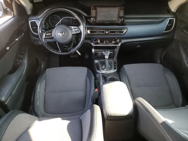 KNDEUCAAXM7174268 2021 KIA SELTOS - Image 8