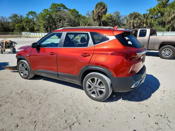 KNDEUCAAXM7175310 2021 KIA SELTOS - Image 2