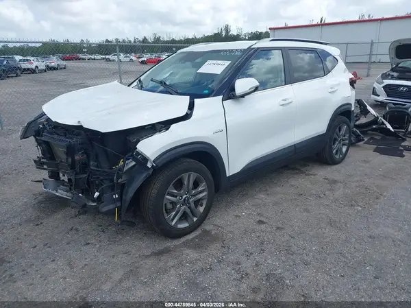 KNDEUCAAXM7177249 2021 KIA SELTOS - Image 2