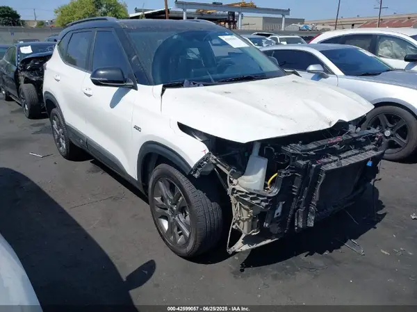 KNDEUCAAXM7186453 2021 KIA SELTOS - Image 1