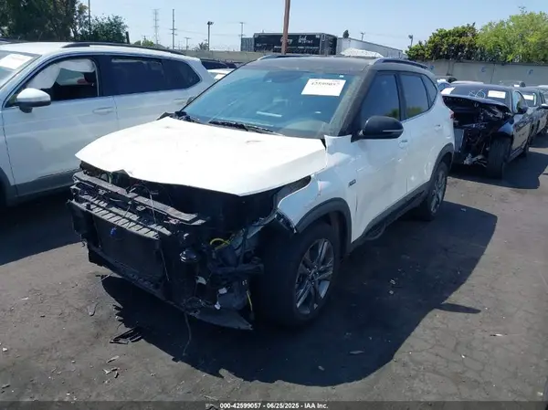 KNDEUCAAXM7186453 2021 KIA SELTOS - Image 2