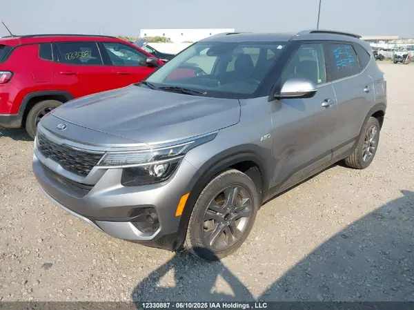KNDEUCAAXM7221251 2021 KIA SELTOS - Image 2