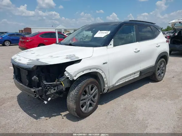 KNDEUCAAXM7224893 2021 KIA SELTOS - Image 2