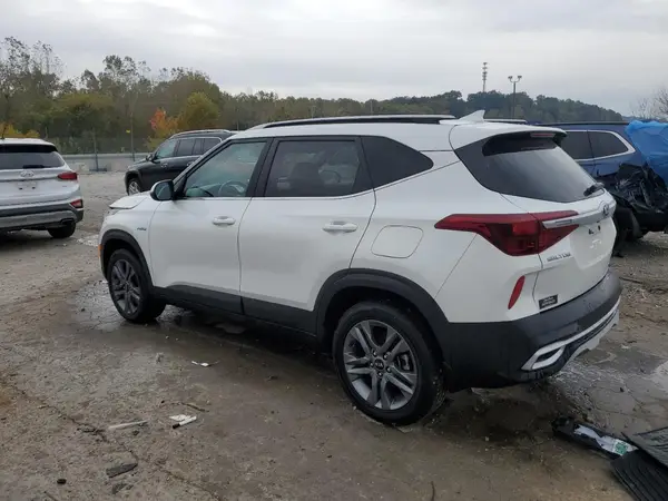KNDEUCAAXM7225946 2021 KIA SELTOS - Image 2