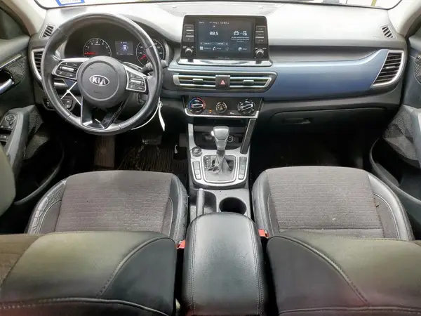 KNDEUCAAXM7229446 2021 KIA SELTOS - Image 8