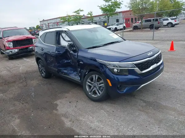 KNDEUCAAXN7305927 2022 KIA SELTOS - Image 1