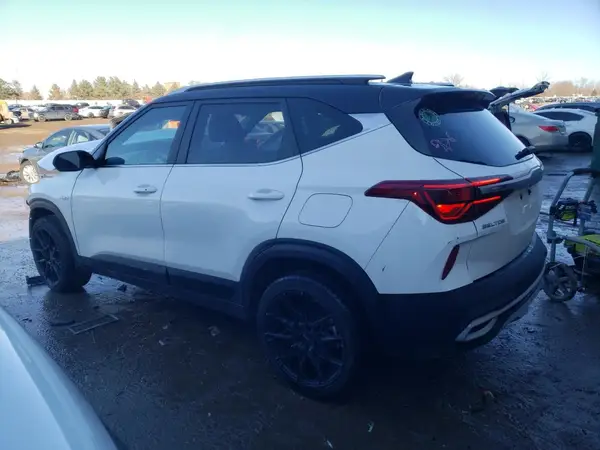 KNDEUCAAXN7316085 2022 KIA SELTOS - Image 2