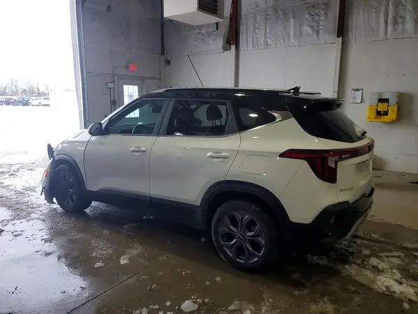 KNDEUCAAXR7557084 2024 KIA SELTOS - Image 2