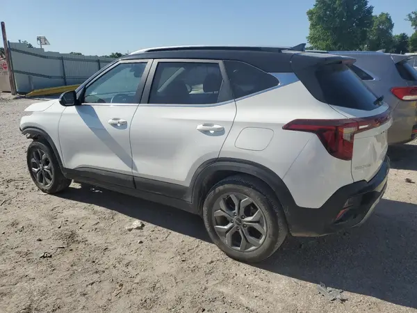 KNDEUCAAXR7557621 2024 KIA SELTOS - Image 2