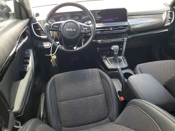 KNDEUCAAXT7853018 2026 KIA SELTOS - Image 8