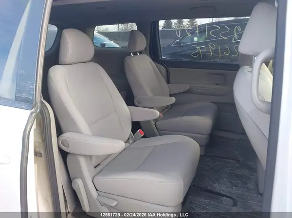 KNDMA5C10H6261945 2017 KIA SEDONA - Image 8