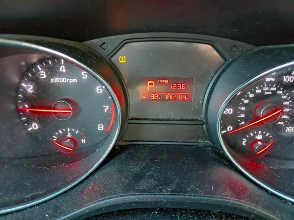 KNDMA5C10H6264747 2017 KIA SEDONA - Image 8