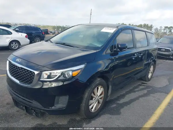KNDMA5C10H6269849 2017 KIA SEDONA - Image 2
