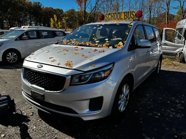 KNDMA5C10H6272539 2017 KIA SEDONA - Image 2