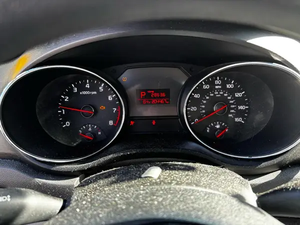 KNDMA5C10H6272539 2017 KIA SEDONA - Image 8