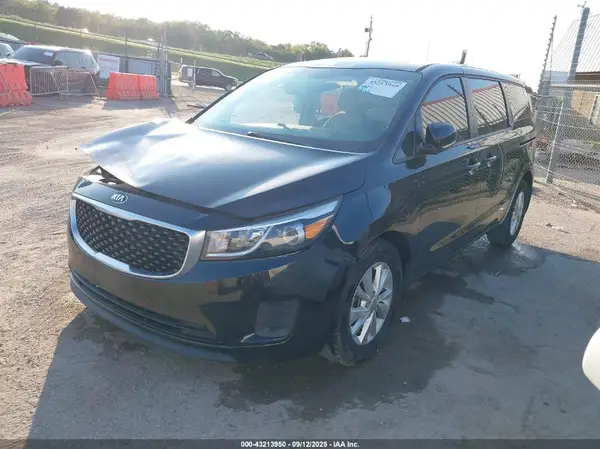 KNDMA5C10H6278681 2017 KIA SEDONA - Image 2