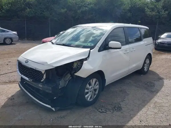 KNDMA5C10H6279703 2017 KIA SEDONA - Image 2