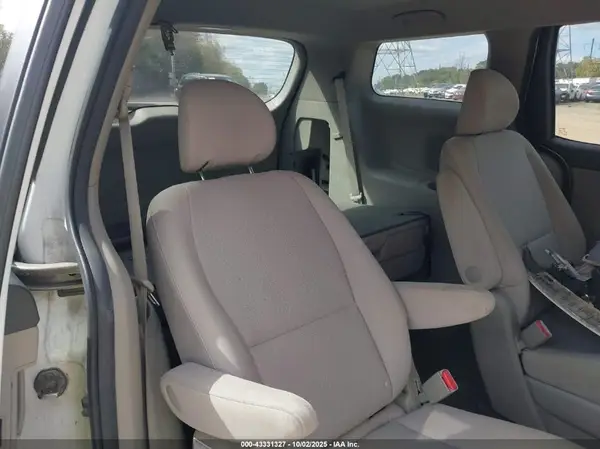 KNDMA5C10H6279703 2017 KIA SEDONA - Image 8