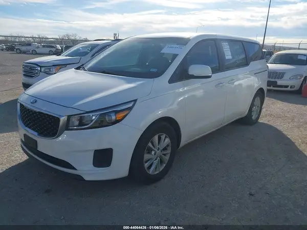 KNDMA5C10H6281077 2017 KIA SEDONA - Image 2