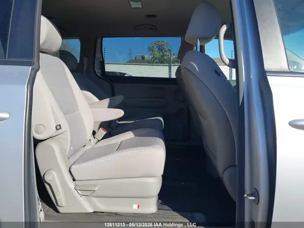 KNDMA5C10H6311145 2017 KIA SEDONA - Image 8