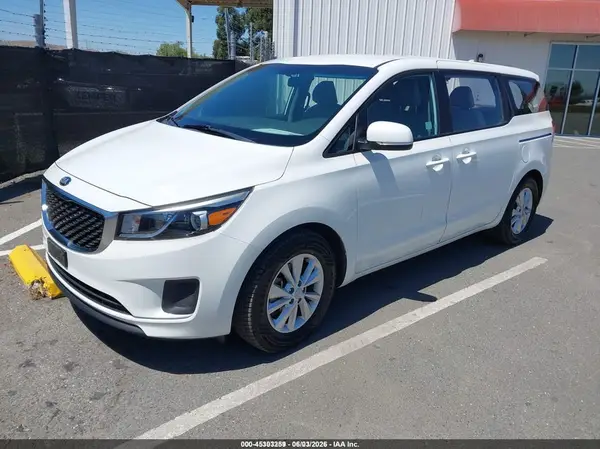 KNDMA5C10J6406925 2018 KIA SEDONA - Image 2