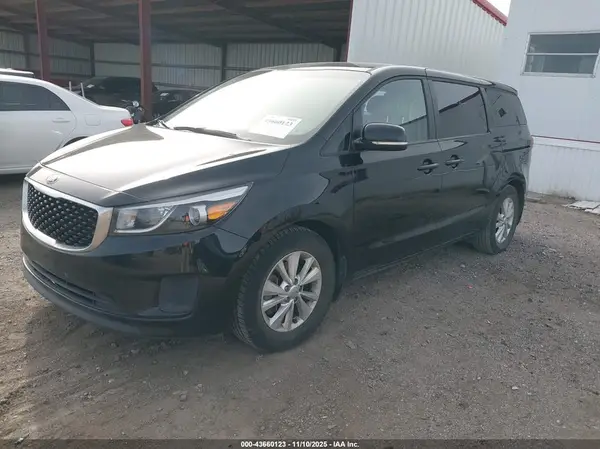 KNDMA5C11G6172318 2016 KIA SEDONA - Image 2