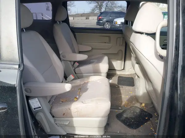 KNDMA5C11G6172318 2016 KIA SEDONA - Image 8
