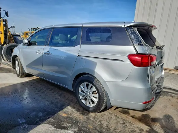 KNDMA5C11H6261128 2017 KIA SEDONA - Image 2