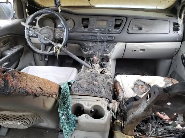 KNDMA5C11H6263283 2017 KIA SEDONA - Image 8