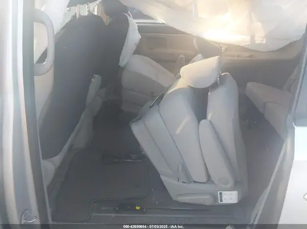 KNDMA5C11H6279614 2017 KIA SEDONA - Image 8