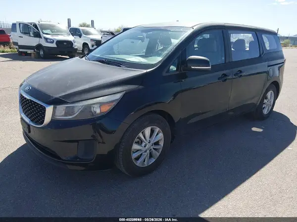KNDMA5C11J6388807 2018 KIA SEDONA - Image 2
