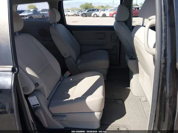 KNDMA5C11J6388807 2018 KIA SEDONA - Image 8