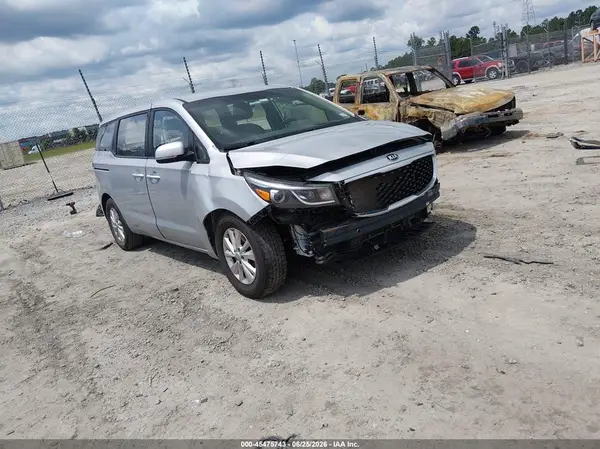 KNDMA5C11J6401538 2018 KIA SEDONA - Image 1