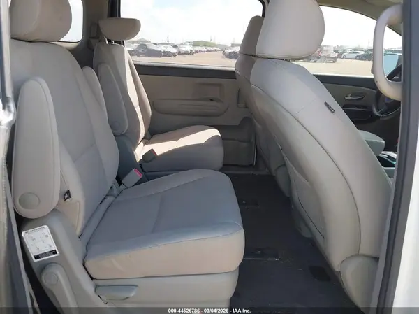 KNDMA5C11J6403709 2018 KIA SEDONA - Image 3