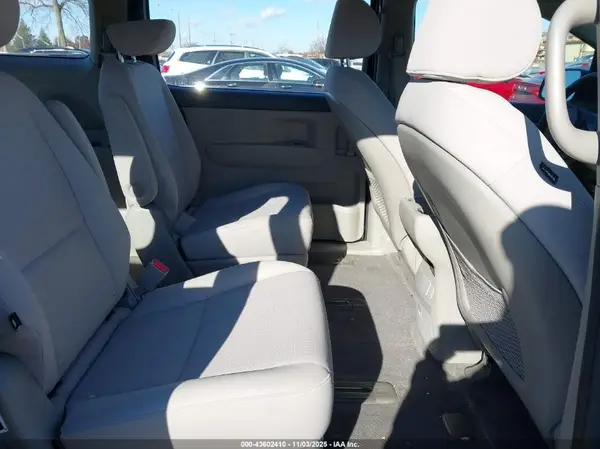 KNDMA5C12G6112628 2016 KIA SEDONA - Image 8