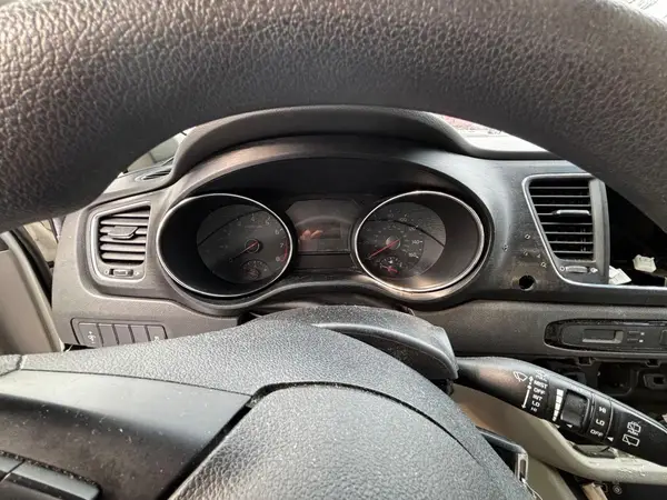 KNDMA5C12G6180685 2016 KIA SEDONA - Image 8