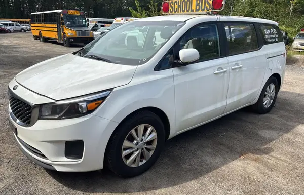 KNDMA5C12H6285616 2017 KIA SEDONA - Image 2