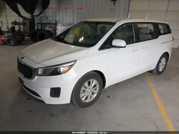 KNDMA5C12J6388816 2018 KIA SEDONA - Image 2