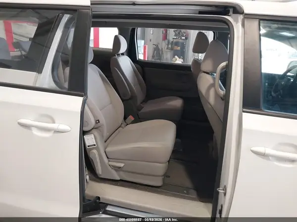 KNDMA5C12J6388816 2018 KIA SEDONA - Image 8