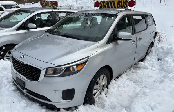 KNDMA5C12J6403394 2018 KIA SEDONA - Image 2