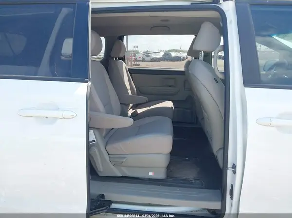KNDMA5C12J6404237 2018 KIA SEDONA - Image 3