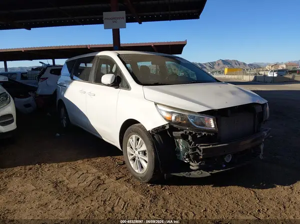 KNDMA5C12J6406926 2018 KIA SEDONA - Image 1