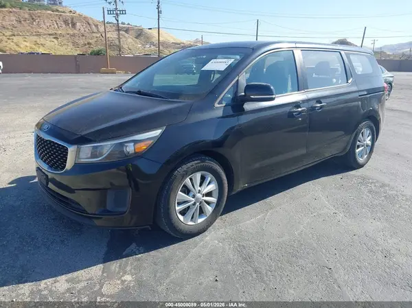 KNDMA5C12J6408773 2018 KIA SEDONA - Image 2