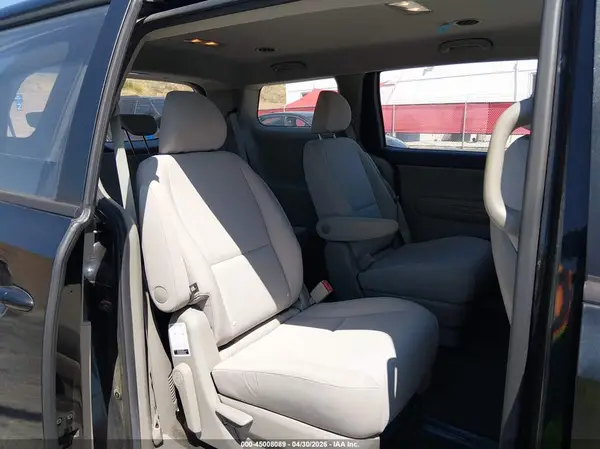 KNDMA5C12J6408773 2018 KIA SEDONA - Image 8
