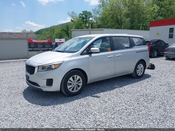 KNDMA5C12J6409776 2018 KIA SEDONA - Image 2