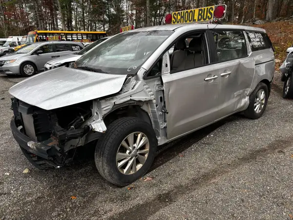 KNDMA5C13G6104800 2016 KIA SEDONA - Image 2