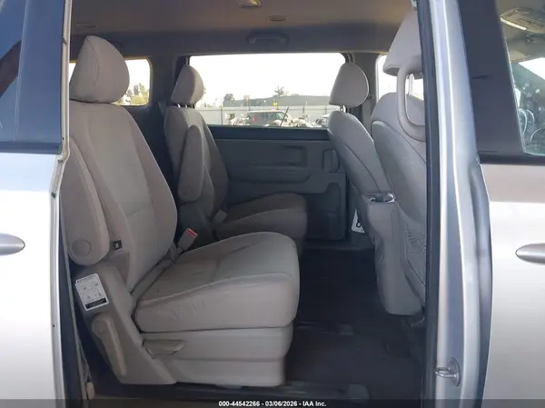 KNDMA5C13G6207649 2016 KIA SEDONA - Image 8
