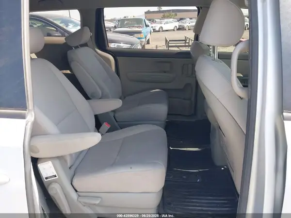 KNDMA5C13H6273443 2017 KIA SEDONA - Image 8