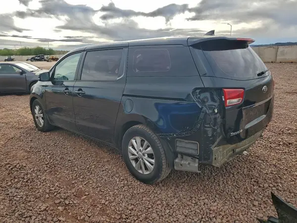 KNDMA5C13H6273507 2017 KIA SEDONA - Image 2